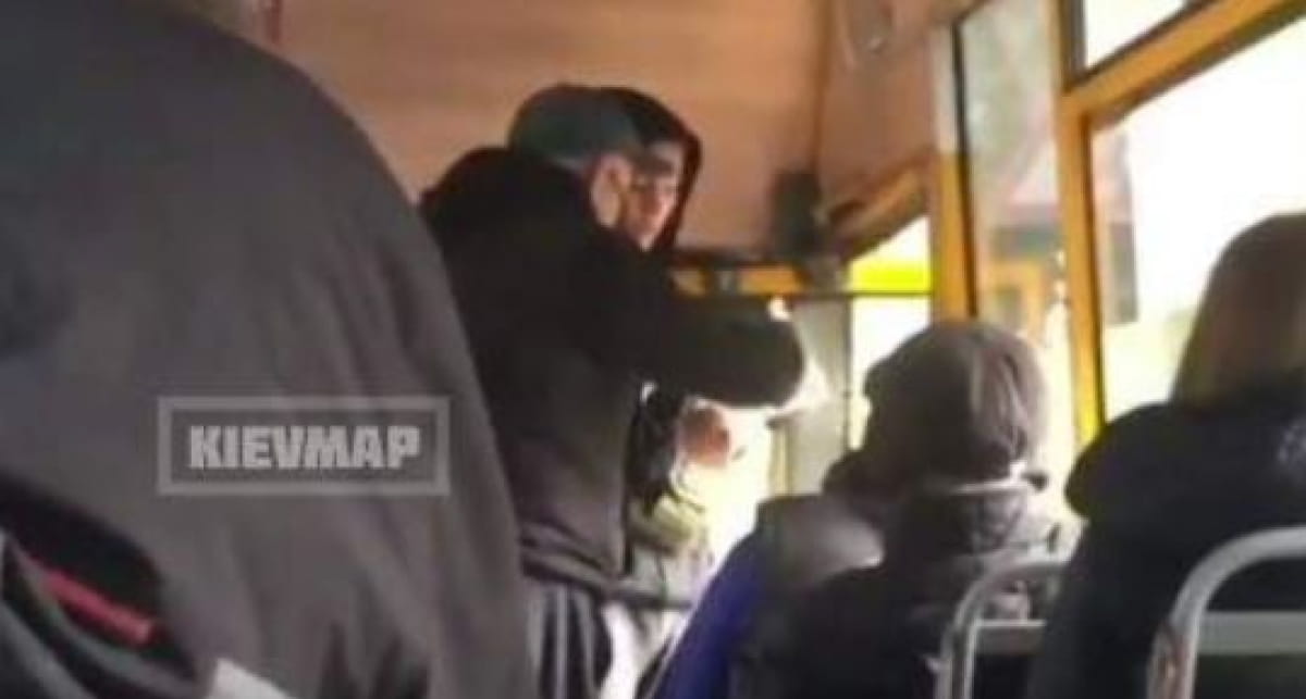 У Києві водій вигнав із маршрутки підлітка-пільговика