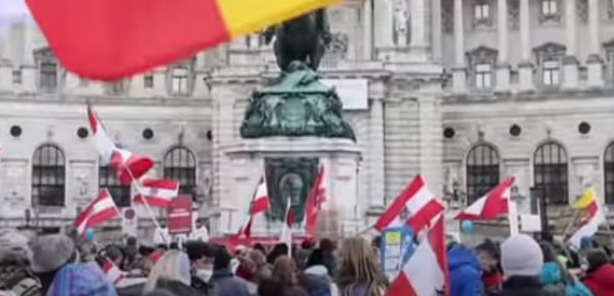 Акція протесту проти карантинних обмежень в Австрії