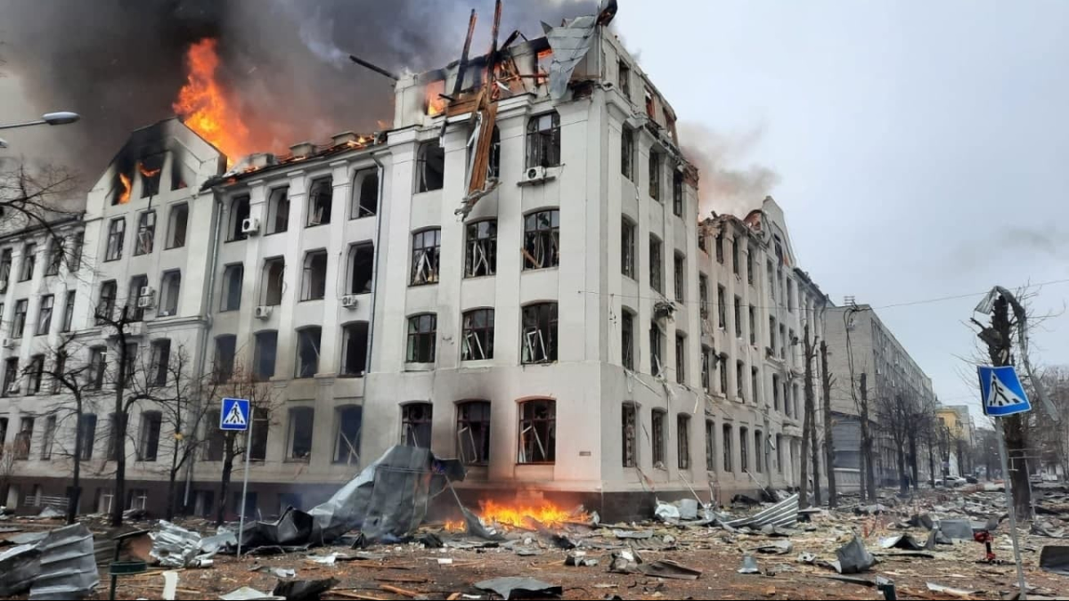 Харків, горить будівля СБУ