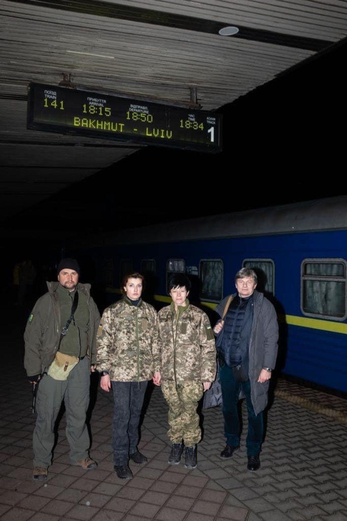 Нардепи з "ЄС" підвезли харчування і воду дітям з Донеччини