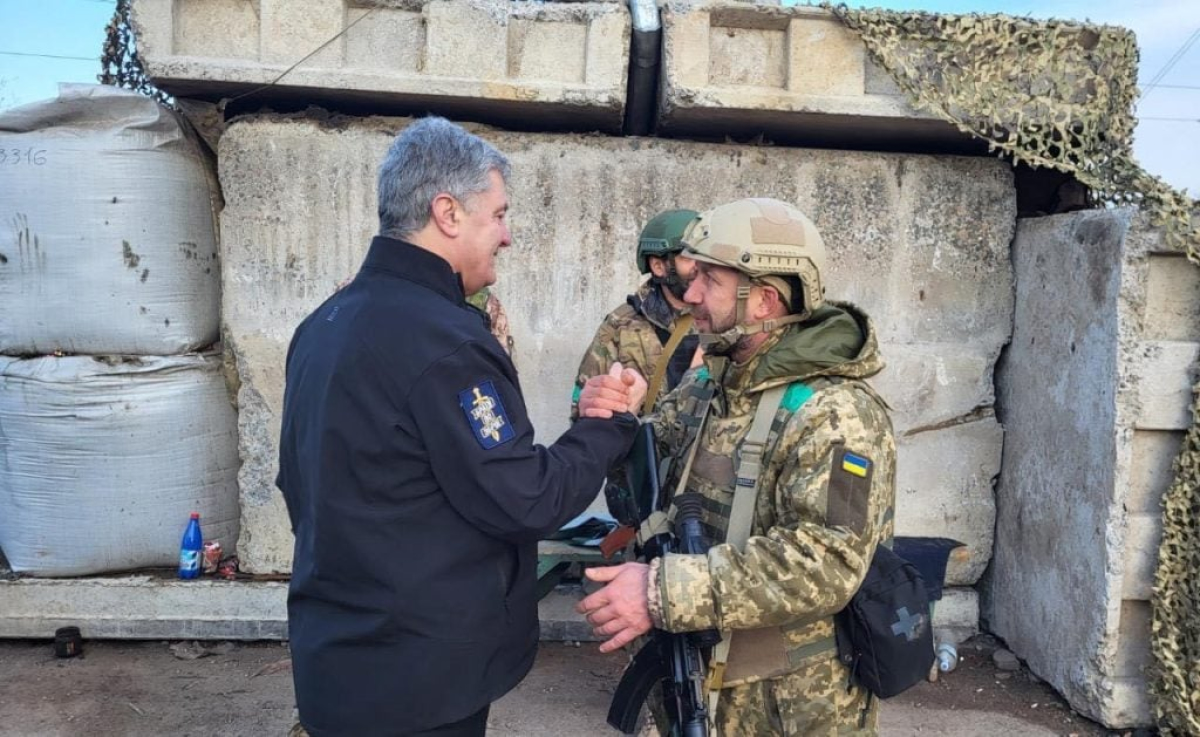 Петро Порошенко приїхав у Миколаїв і зустрівся з армійцями ЗСУ