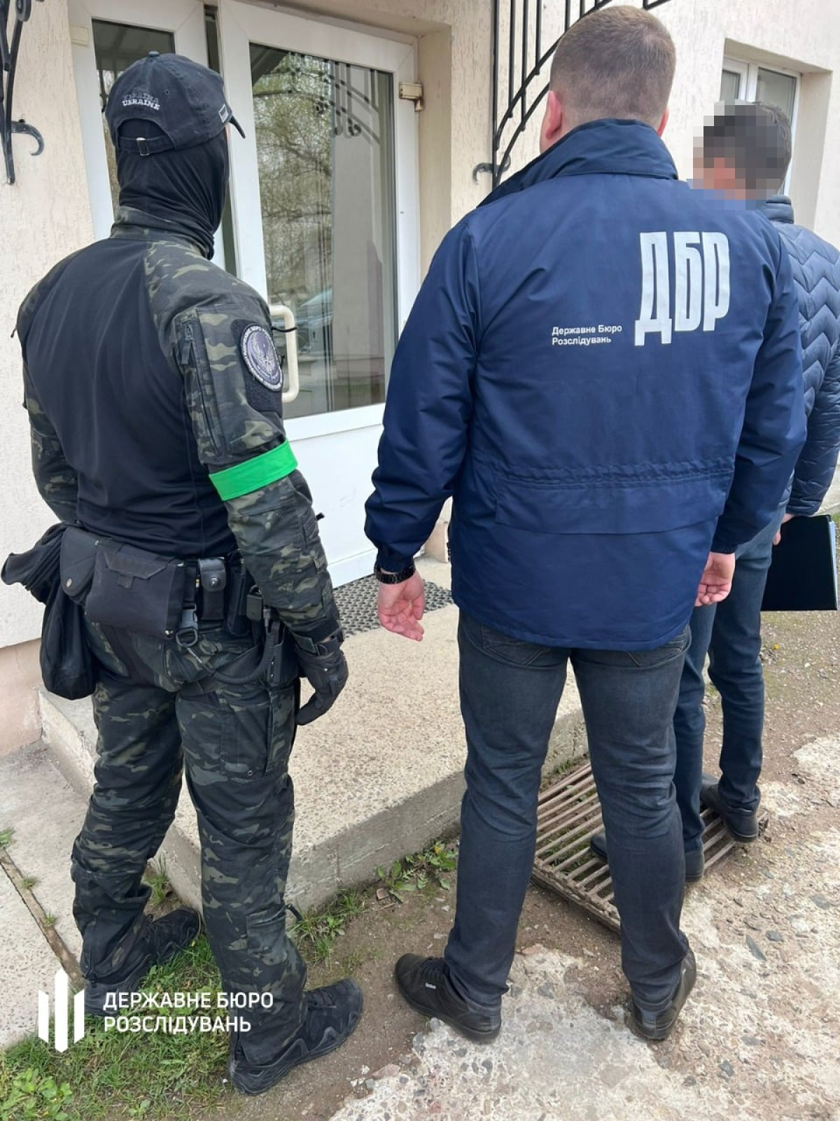 ГБР продолжает обыски у родственников козака и медведчука