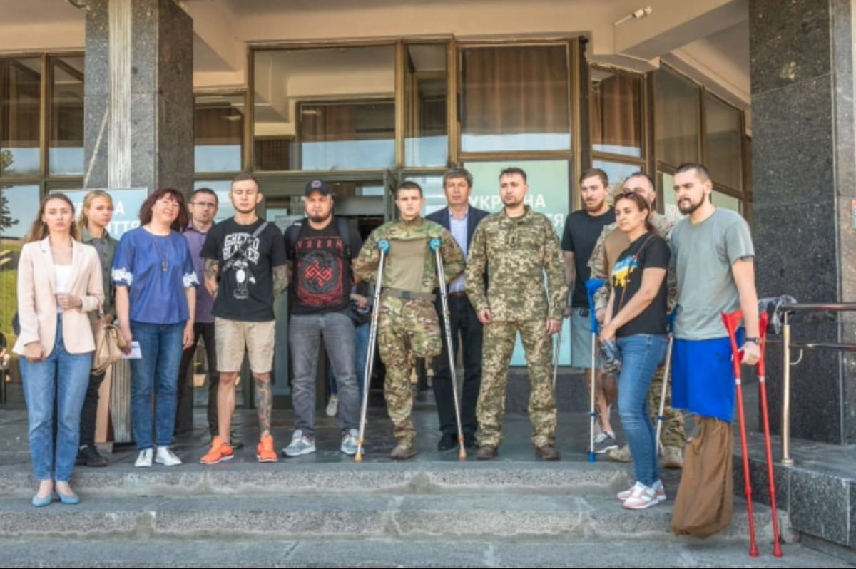 До Національного музею історії України у Другій світовій війні передали прапор України, який вісив над "Азовсталлю"