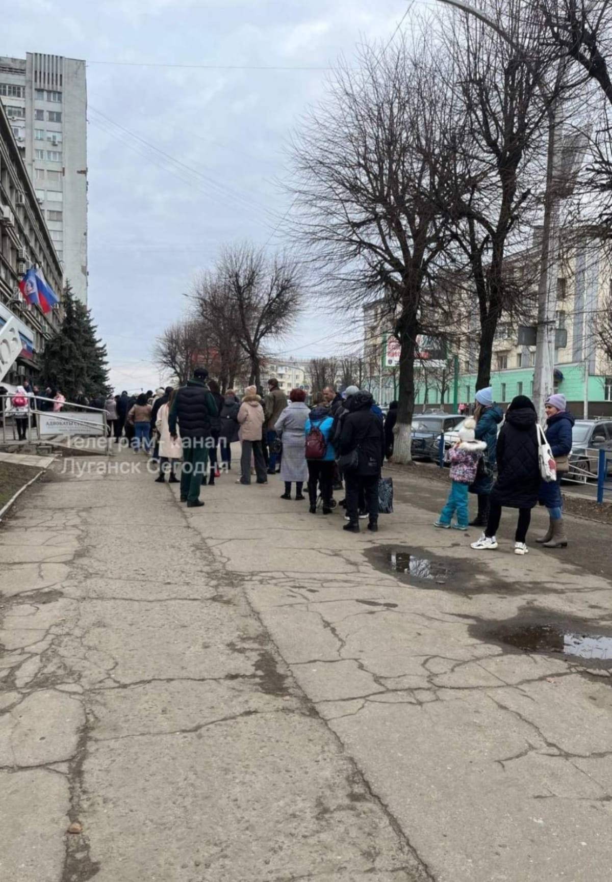 Очереди в банкоматы в оккупированном Луганске