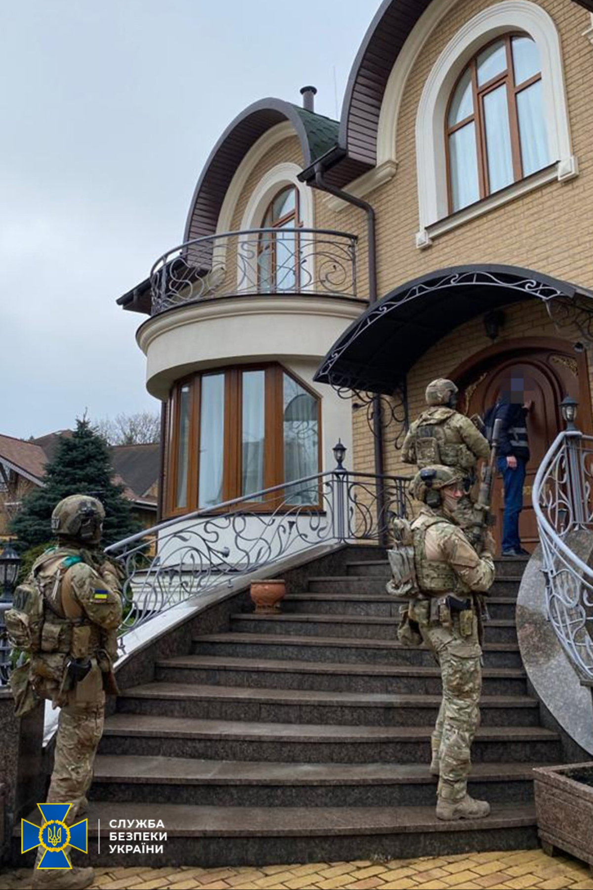 Обшуки у Паші "Мерседеса"