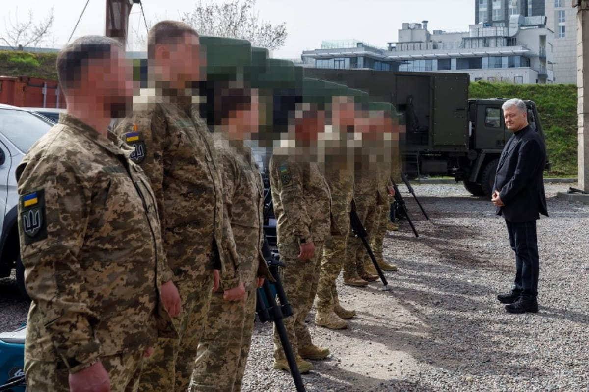 Петро Порошенко і українські захисники