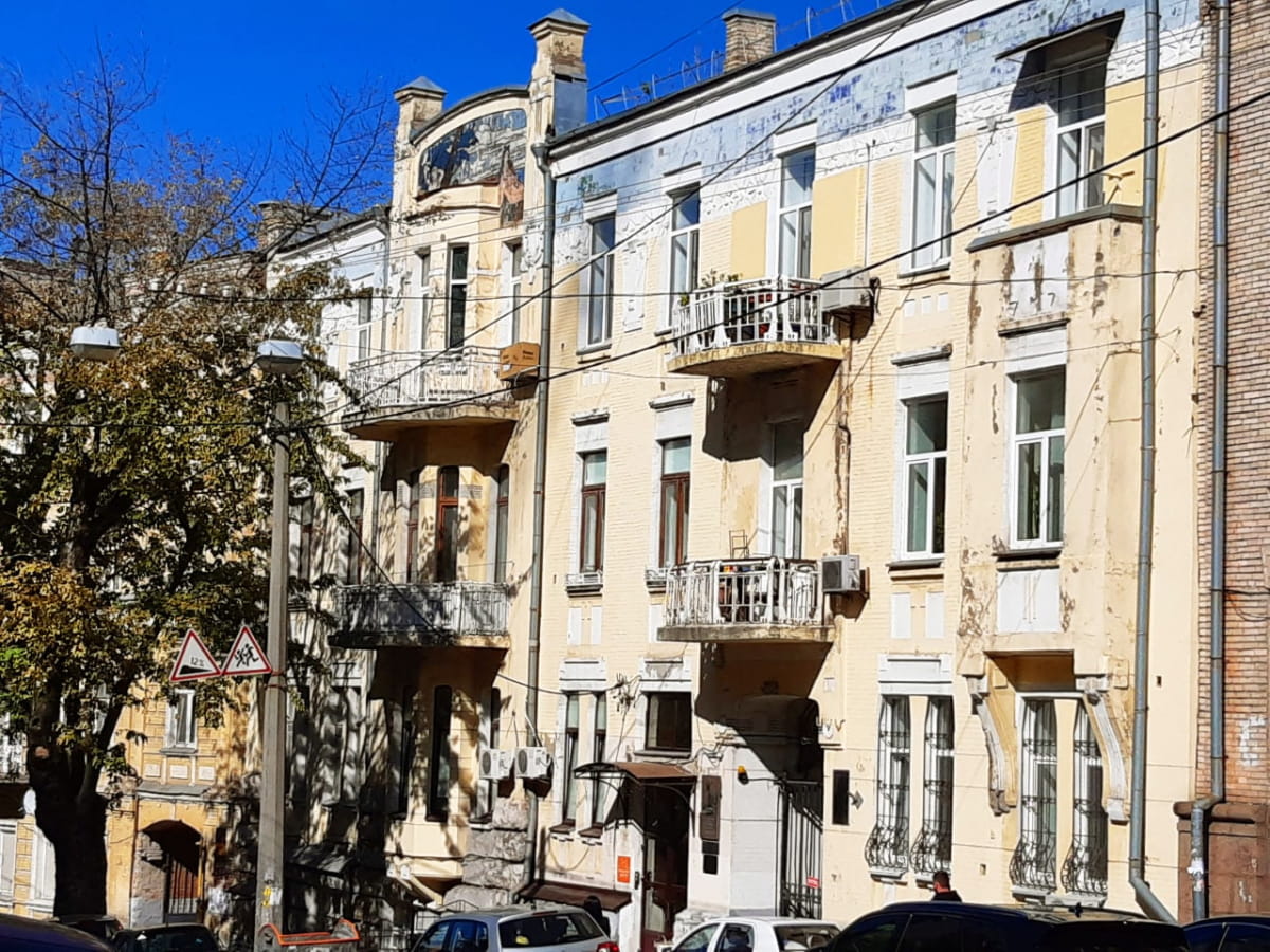 Дом с Господином и химерами
