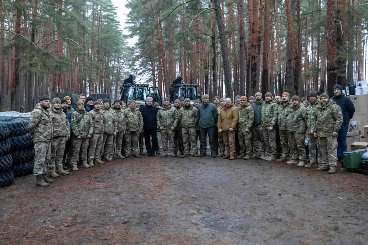 Петро Порошенко та бійці