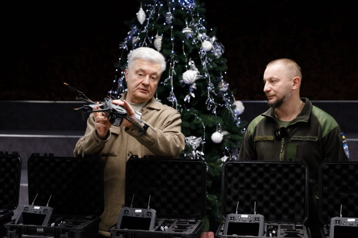 Порошенко привіз дрони