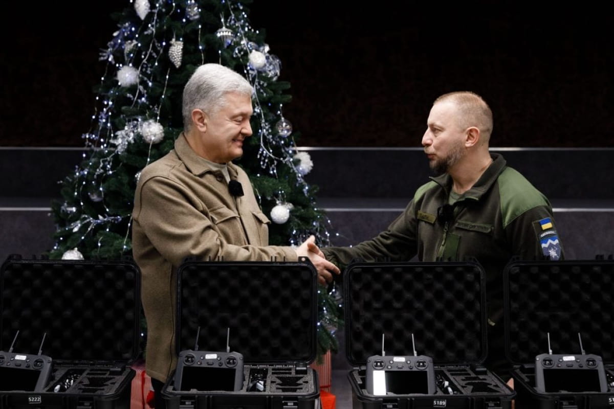 Порошенко привіз дрони