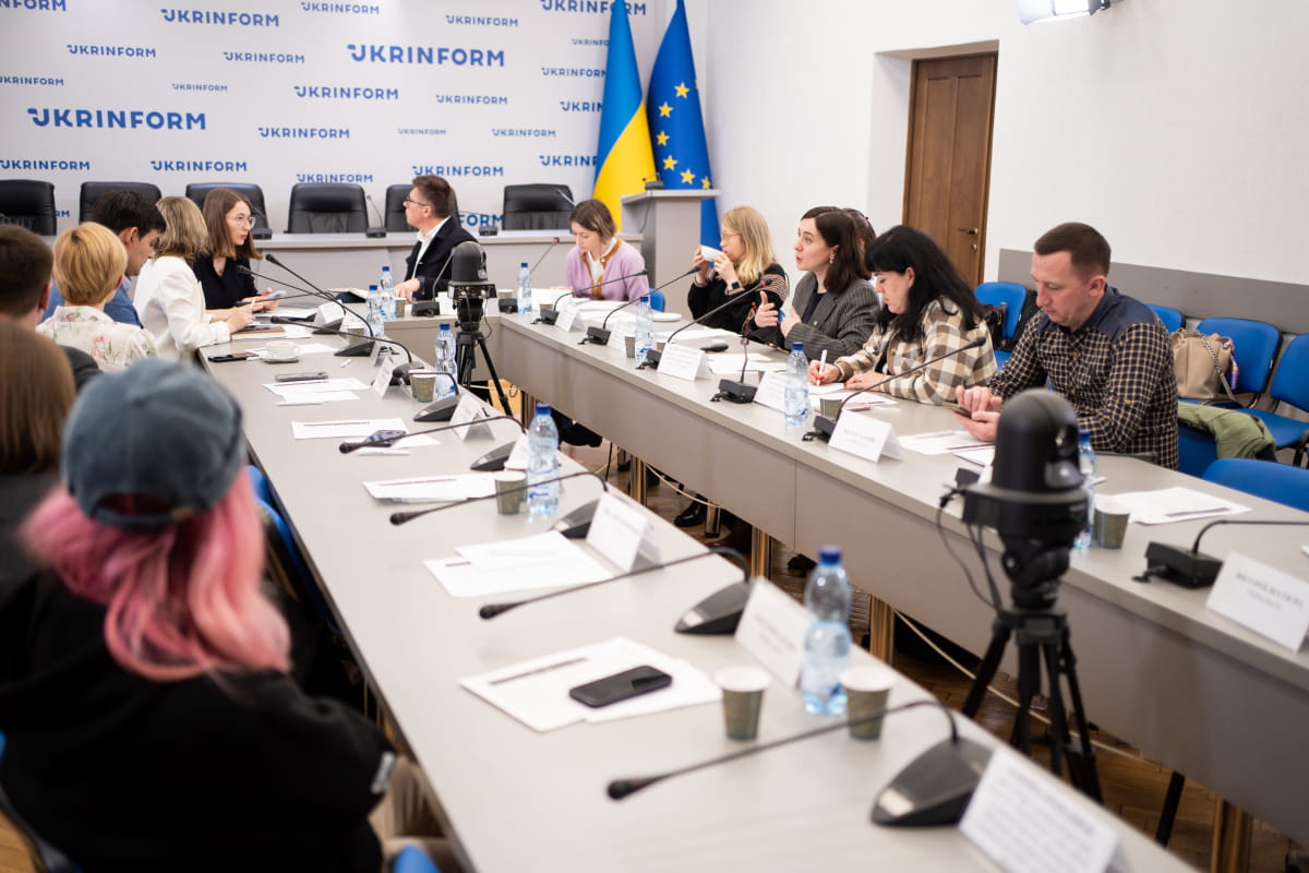 "5 канал" допоміг створити посібник для журналістів під час війни