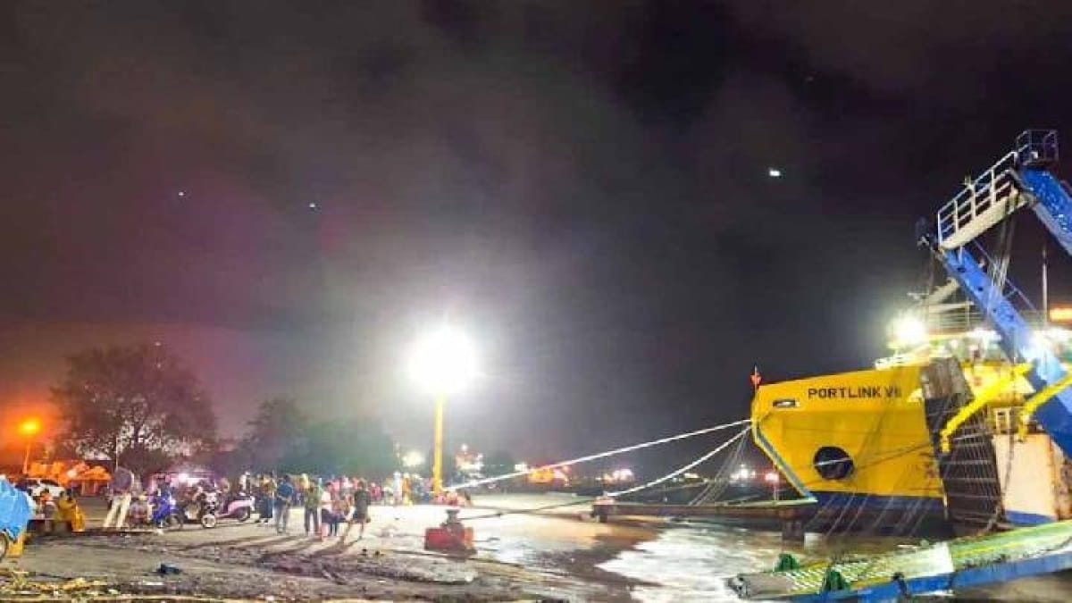 В Індонезії затонув пором