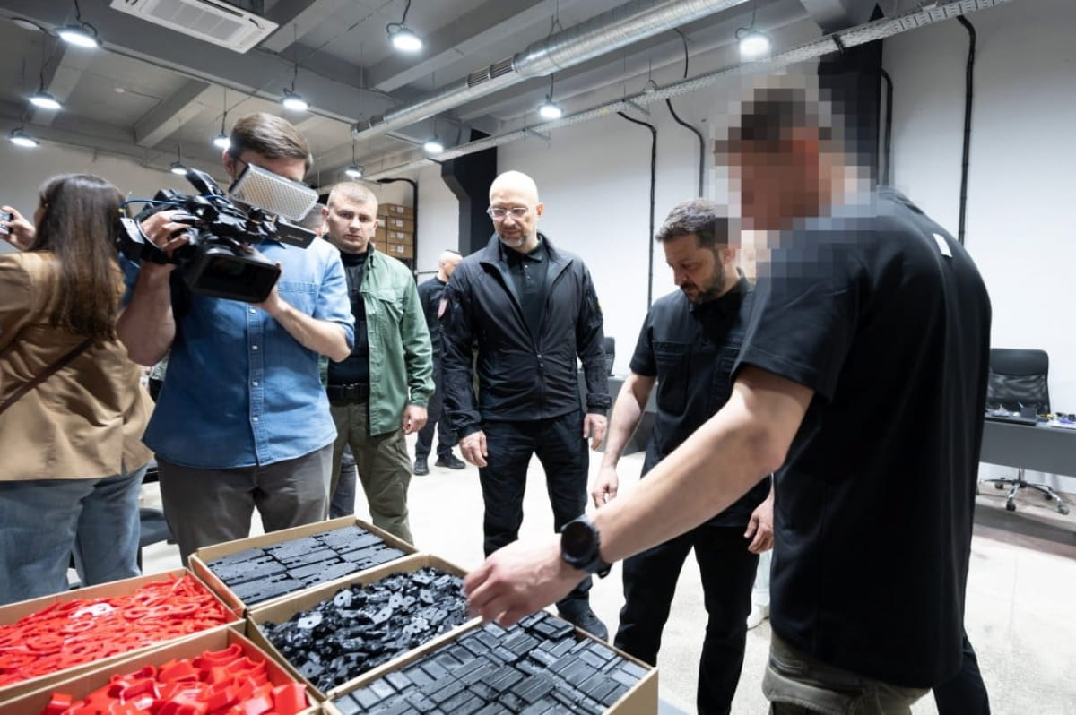 Зеленський зустрівся з виробниками дронів-перехоплювачів