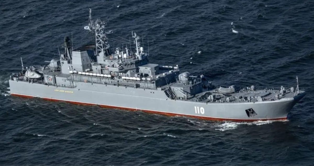 Під час нальоту невідомих дронів на аеропорти Данії поряд перебував корабель ВМФ росії (Відео)