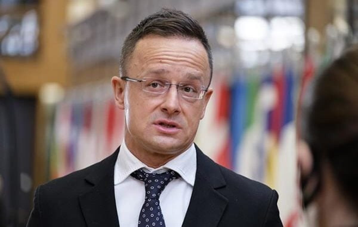 "Зеленський божеволіє": Сійярто різко відповів президенту України щодо, ймовірно, угорських дронів (Відео)