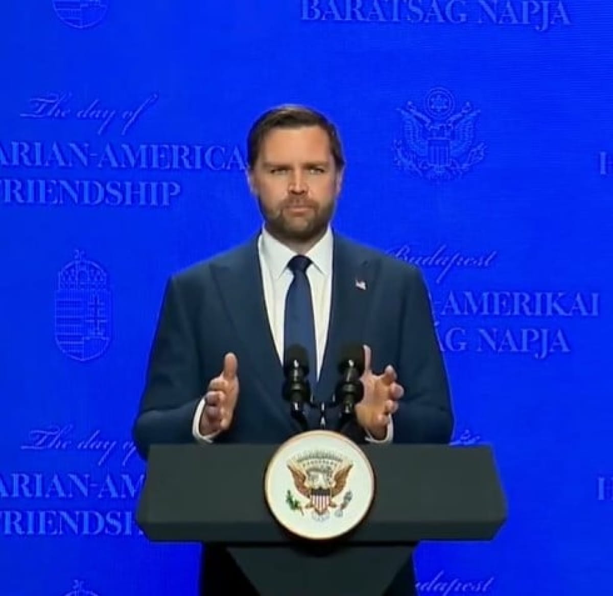 Віцепрезидент США Венс прибув до Будапешта і зробив заяви про Україну та Орбана