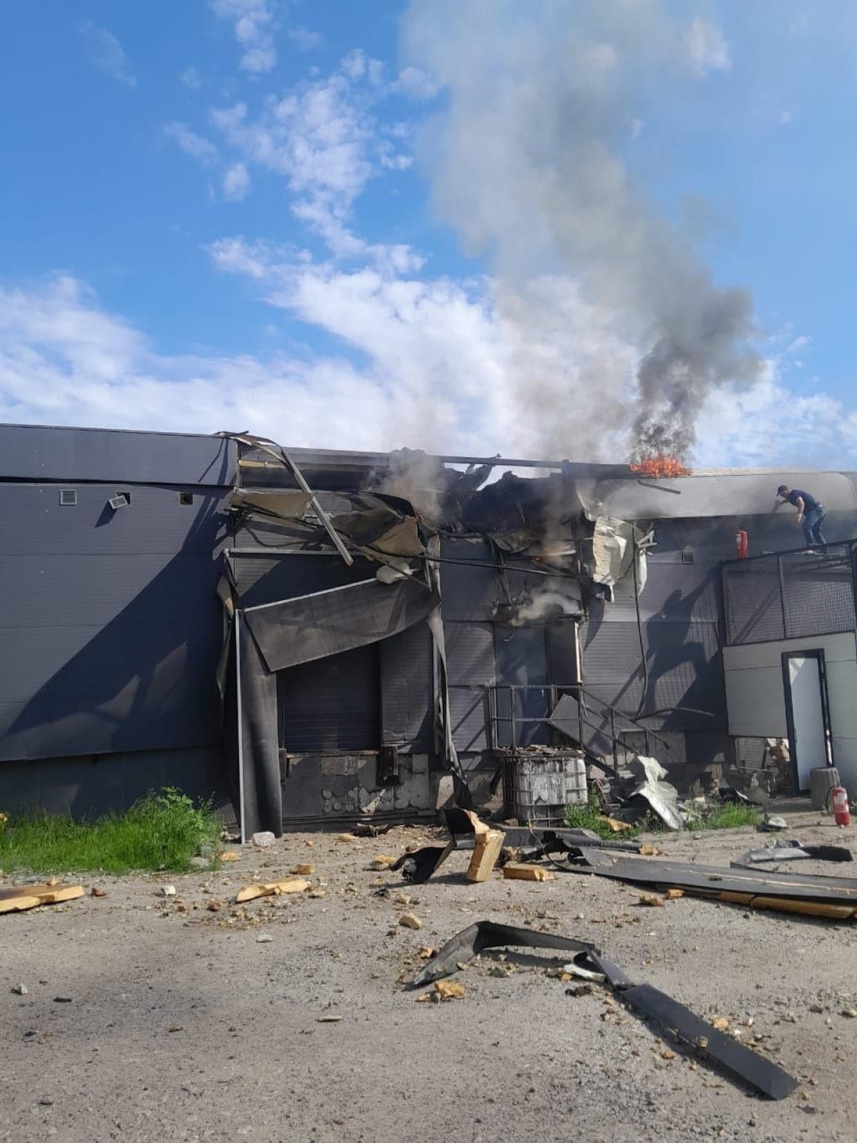 У Слов'янську дрони рф пошкодили багатоповерхівку, на Донеччині за добу є загиблі та поранені