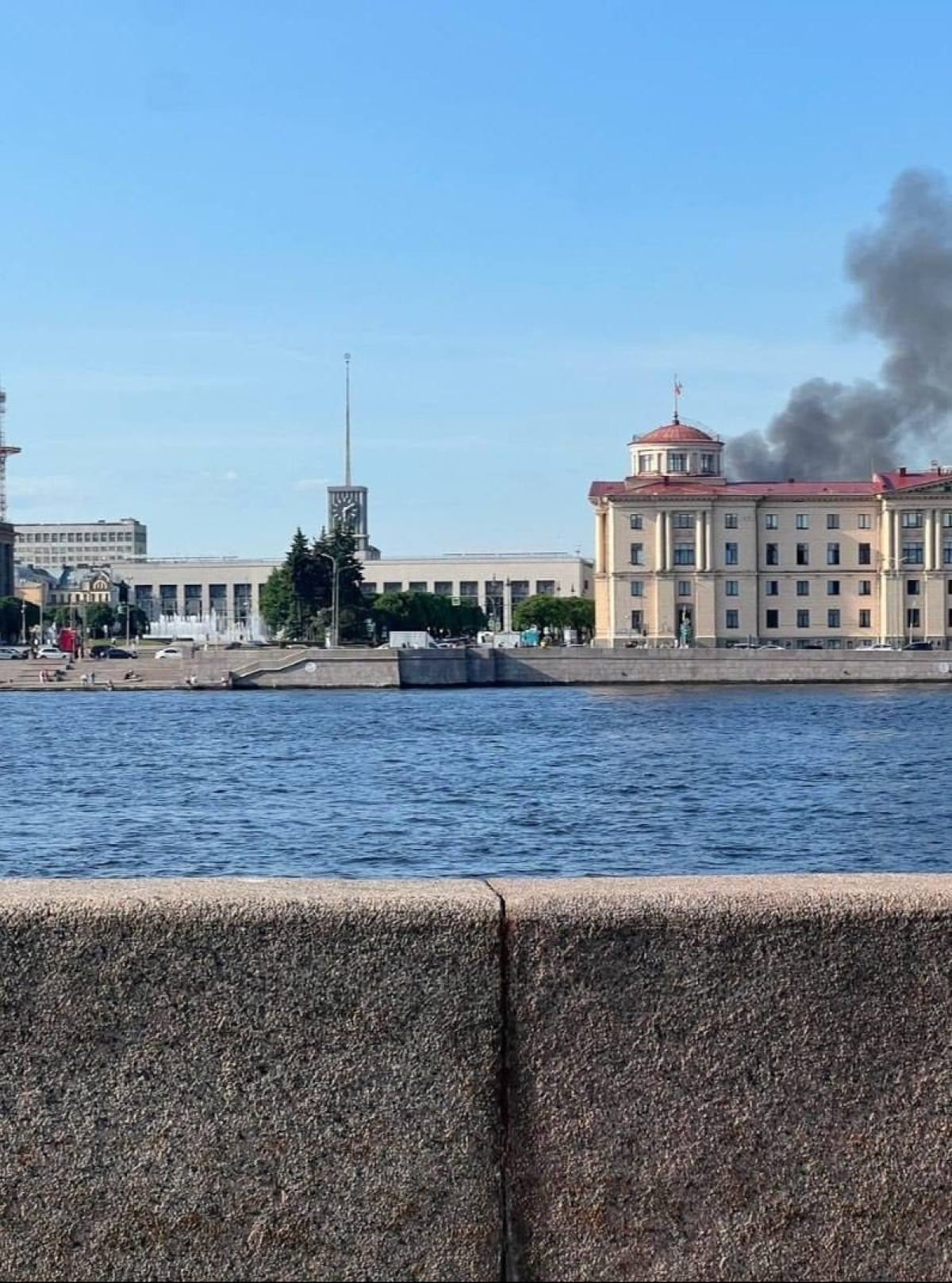 У Санкт-Петербурзі прогриміли вибухи біля військового заводу