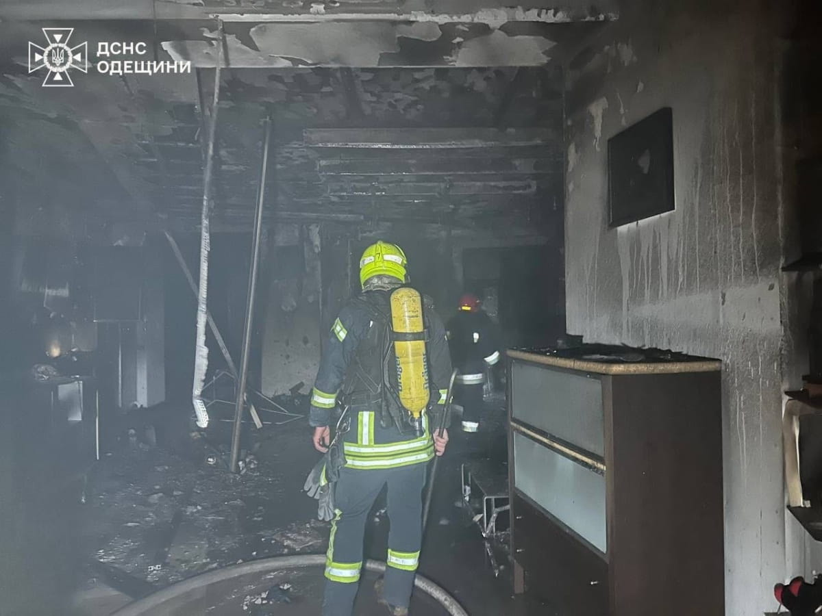 Нічна атака на Одесу: уламки БпЛА пошкодили багатоповерхівки