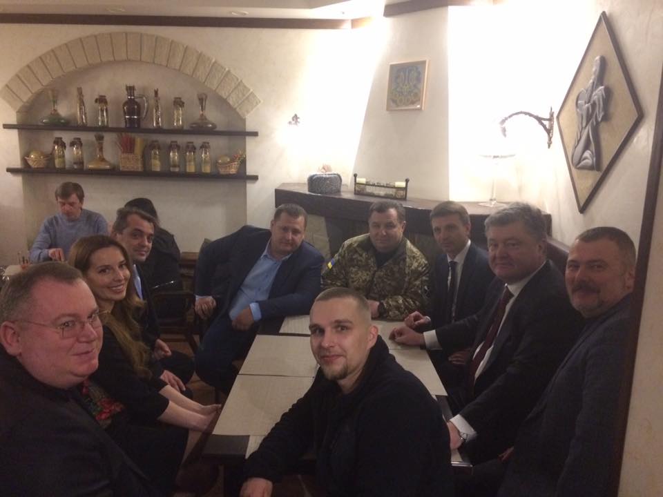 У Дніпрі Порошенко і Полторак посмакували "ветеранською піцою"