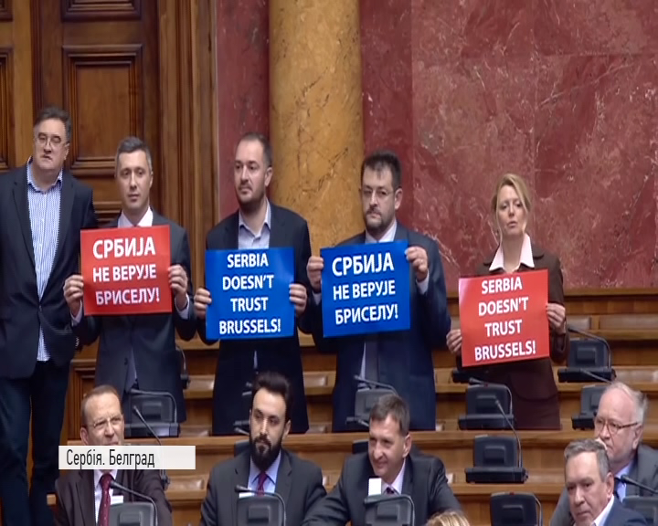 Проросійські депутати зірвали промову Федеріки Могеріні