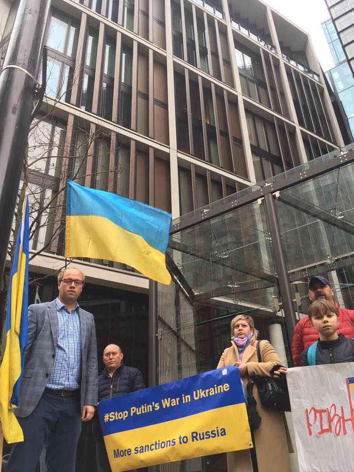 Мітинг під хатою Ахметова в Лондоні